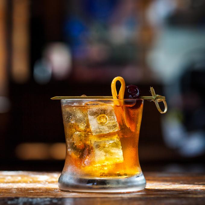 肯塔基州列克星敦一家酒吧里的波本威士忌鸡尾酒