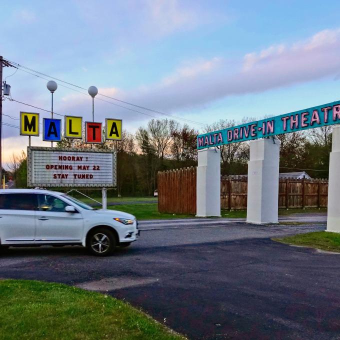 纽约州萨拉托加县 Malta Drive-In Theatre 汽车电影院入口
