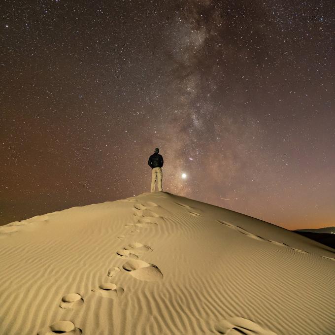 在科罗拉多州阿拉莫萨附近，大沙丘国家公园及保护区的星空