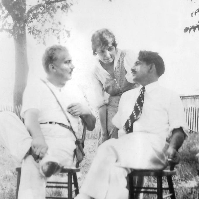 画家约瑟夫·沃斯特、艾米·施维克和托马斯·哈特·本顿在密苏里州圣吉纳维夫 Water Gauge 公园的历史照片