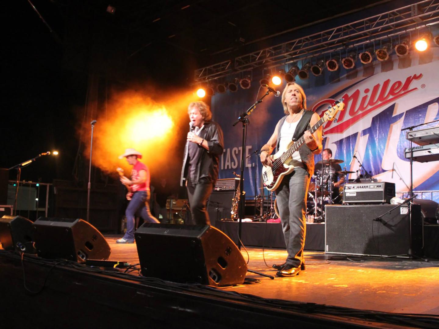 为期两天的夏季标志性活动，除现场音乐表演、艺术和手工艺品展览外，还供应 30,000 穗玉米