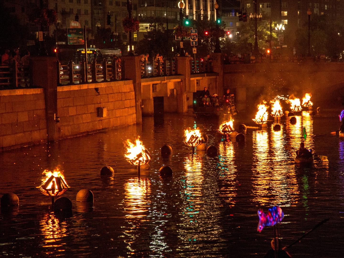 水火秀上的炫目景象