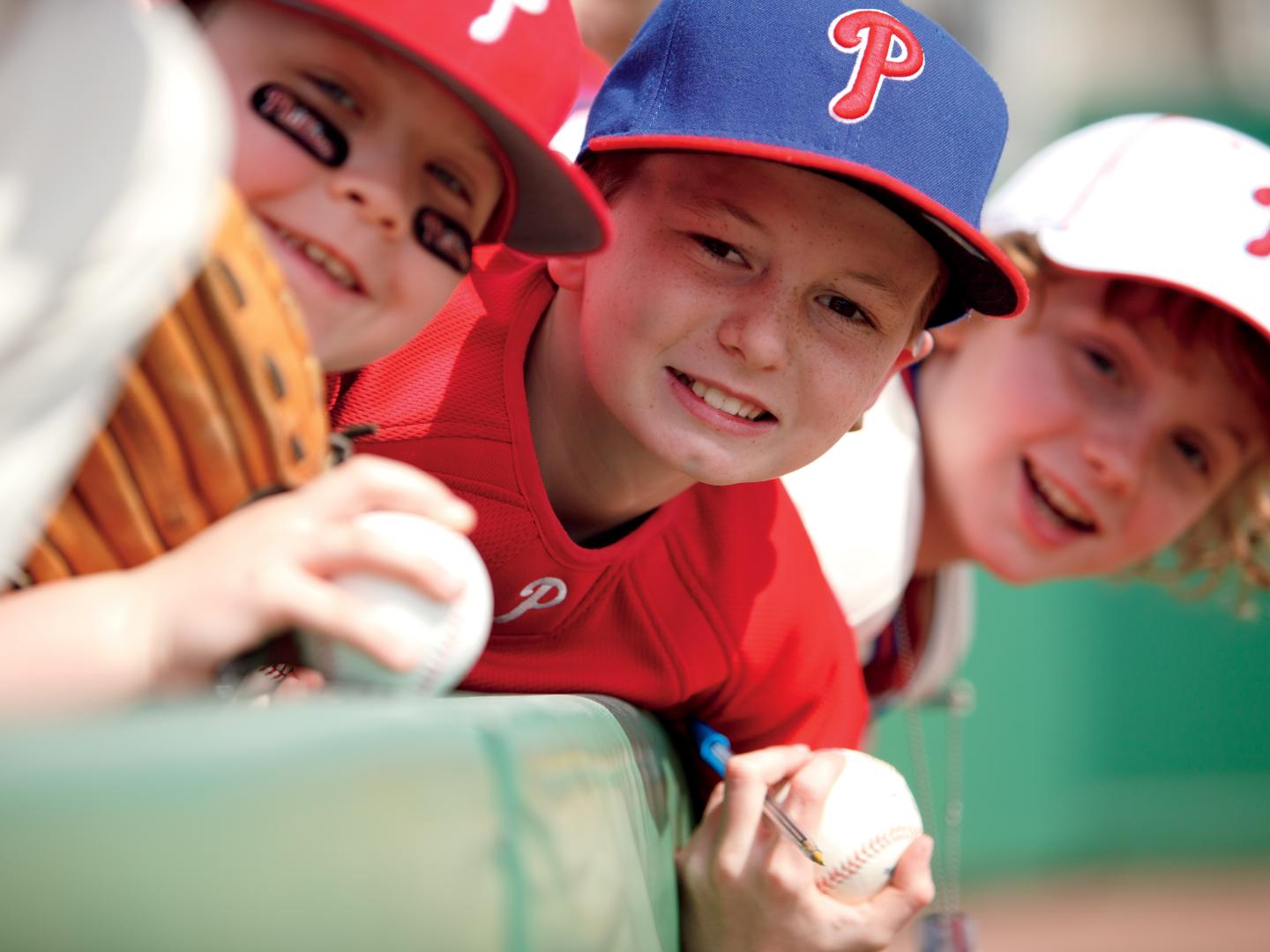 Kids eagerly await the arrival of their favorite players at baseball’s Spring Training
