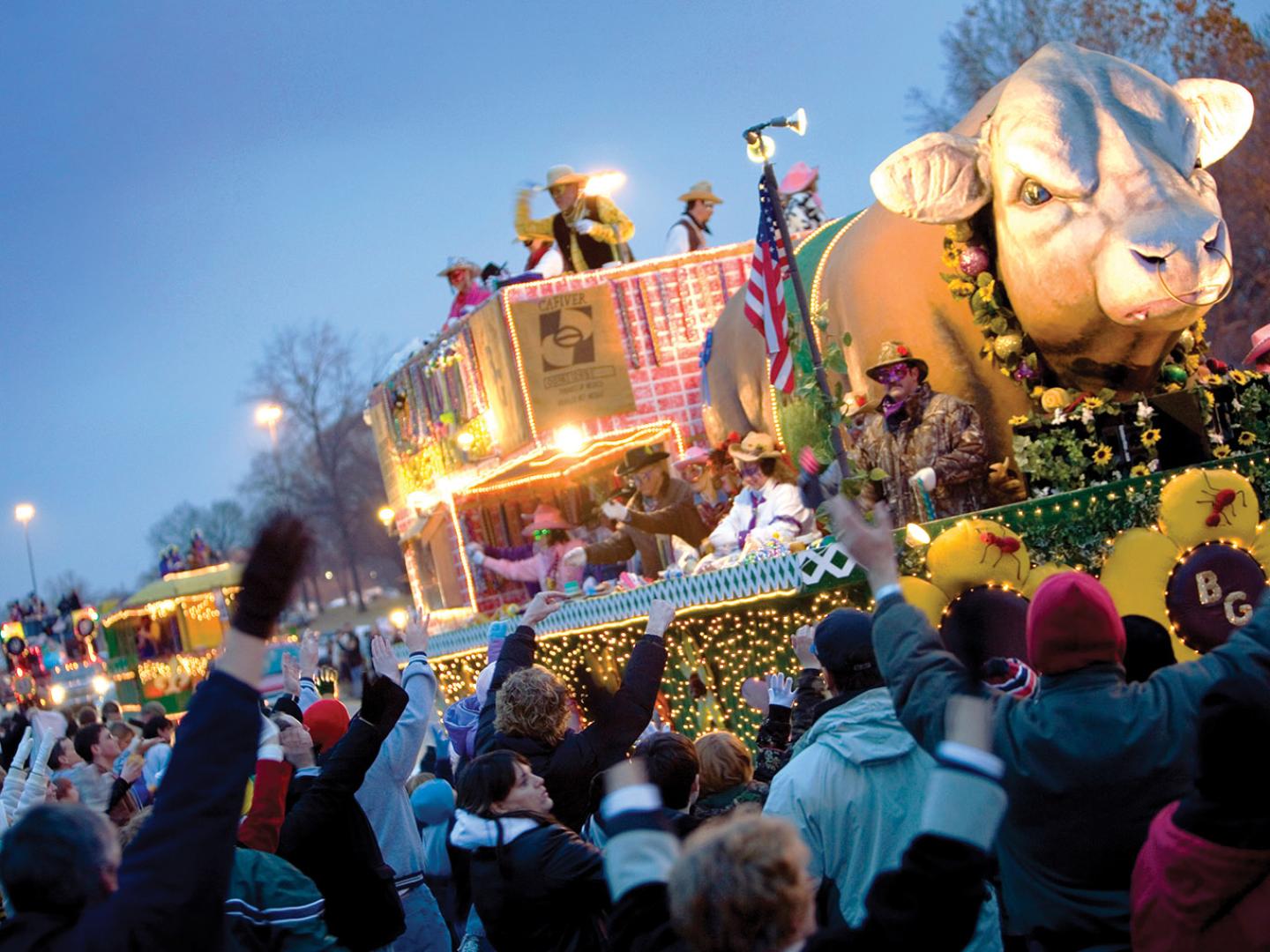 在 Krewe of Centaur 狂欢节游行感受天马行空的花车艺术