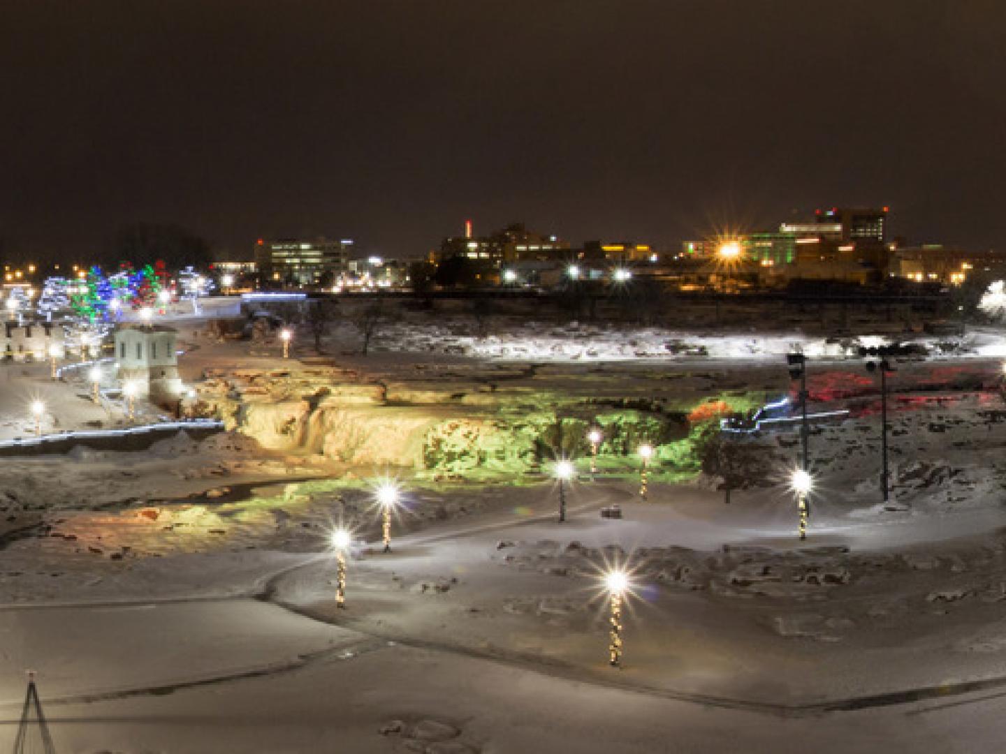 节日期间秋季公园灯火辉煌
