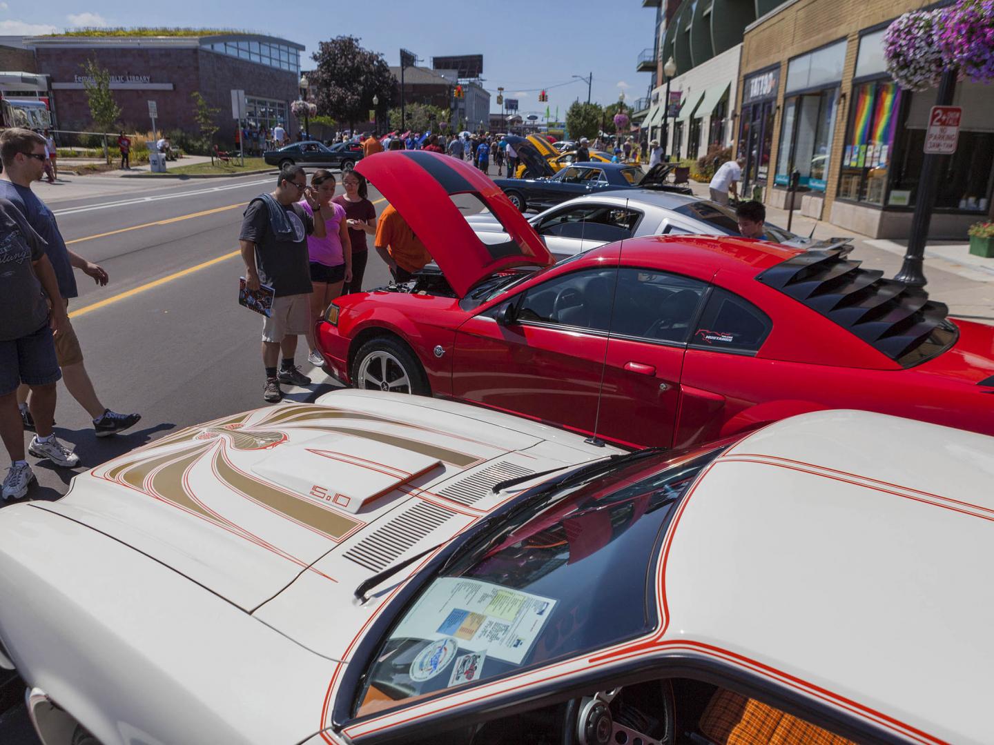 参加伍德沃德梦幻之旅，欣赏古典汽车