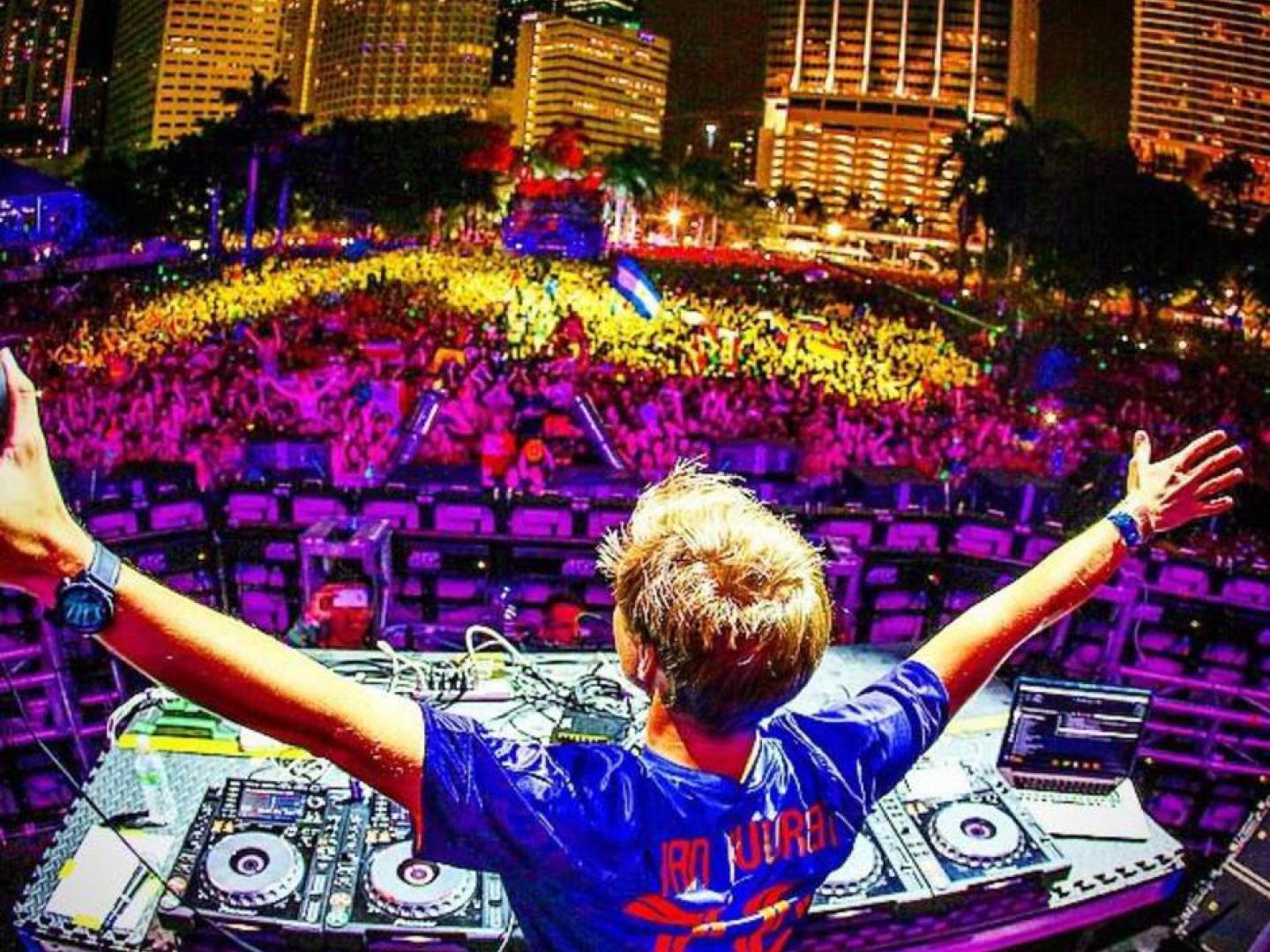 在佛罗里达州迈阿密市中心举行的为期三天的 Ultra 音乐节上，电子舞曲占据主导地位