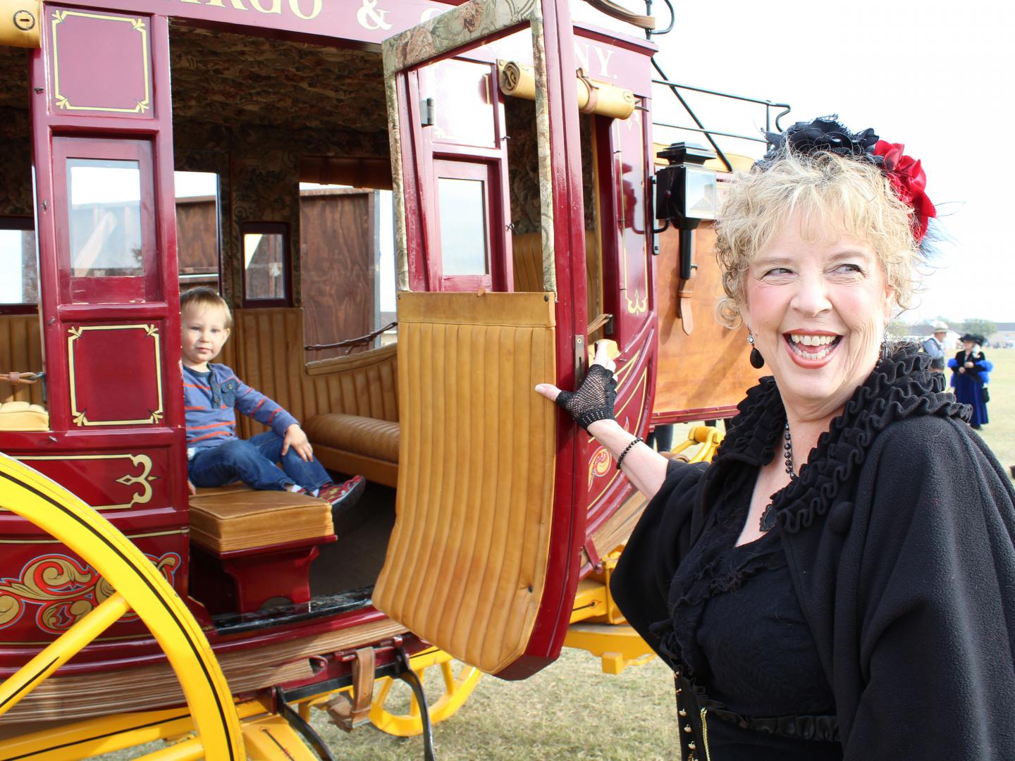 在德克萨斯州圣安吉洛的康乔古堡圣诞节期间乘坐马车游览