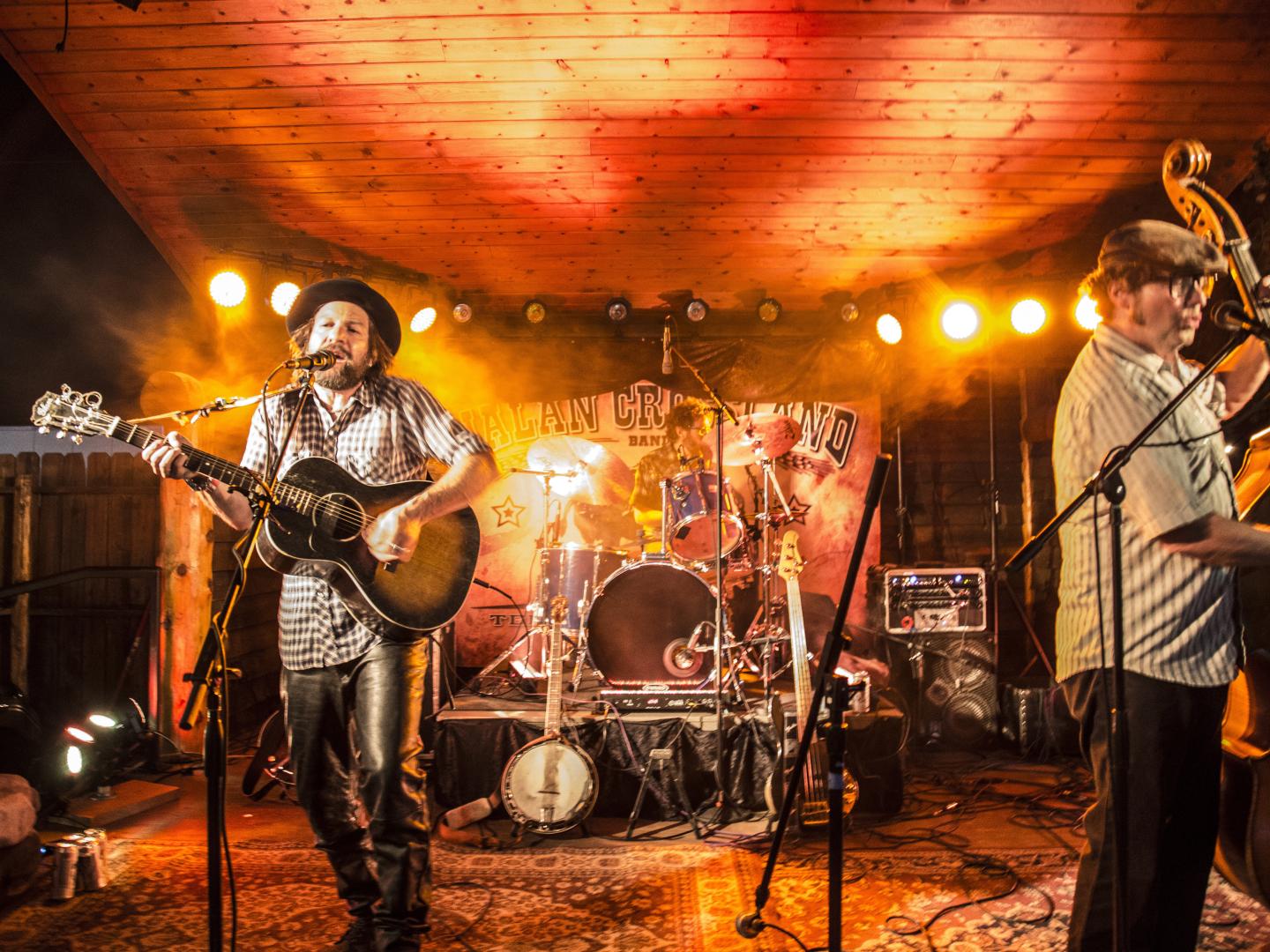 在怀俄明州拉勒米 Elevation Celebration 庆祝活动上表演的现场乐队