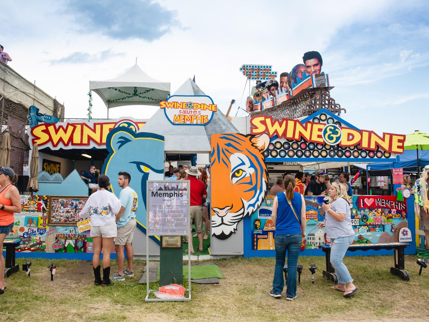 田纳西州孟菲斯世界烧烤冠军赛上快乐的参赛者