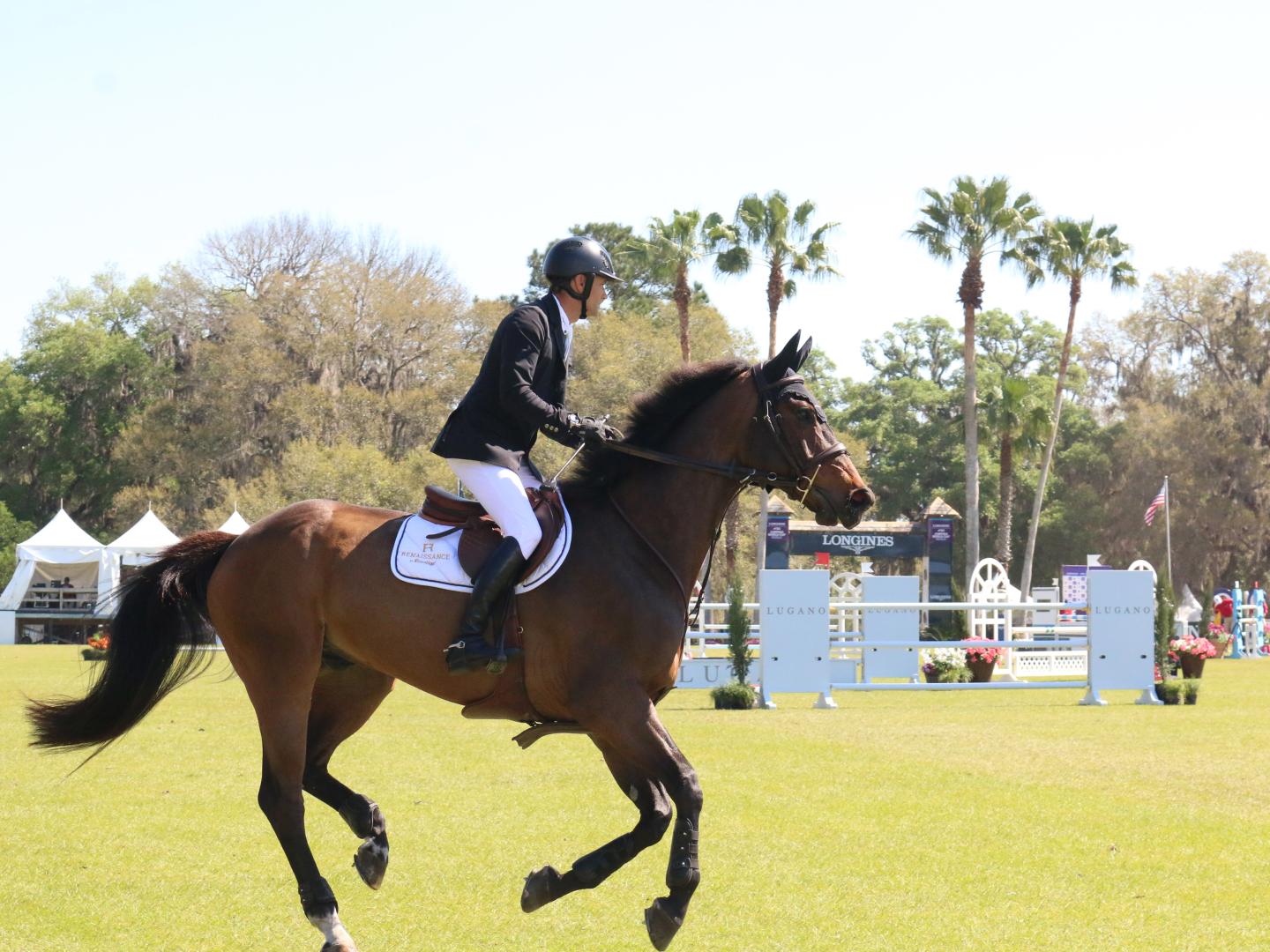 参加佛罗里达州奥卡拉 Live Oak Invitational 马术比赛的马术运动员