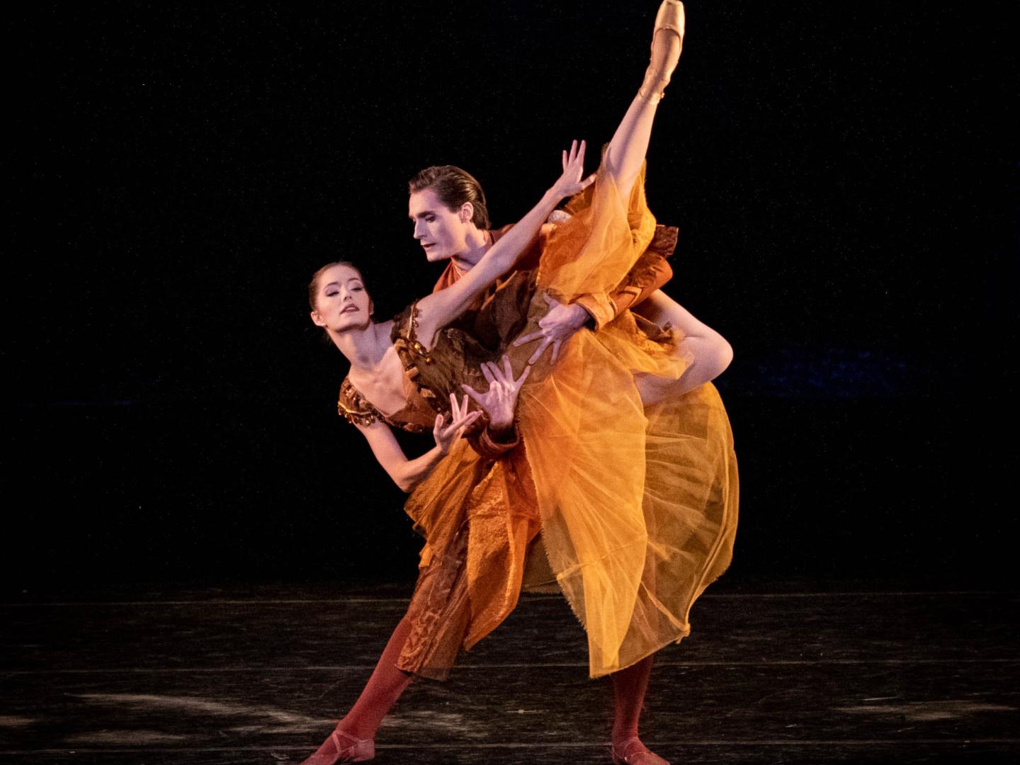 芭蕾舞演员在科罗拉多州韦尔舞蹈节上表演