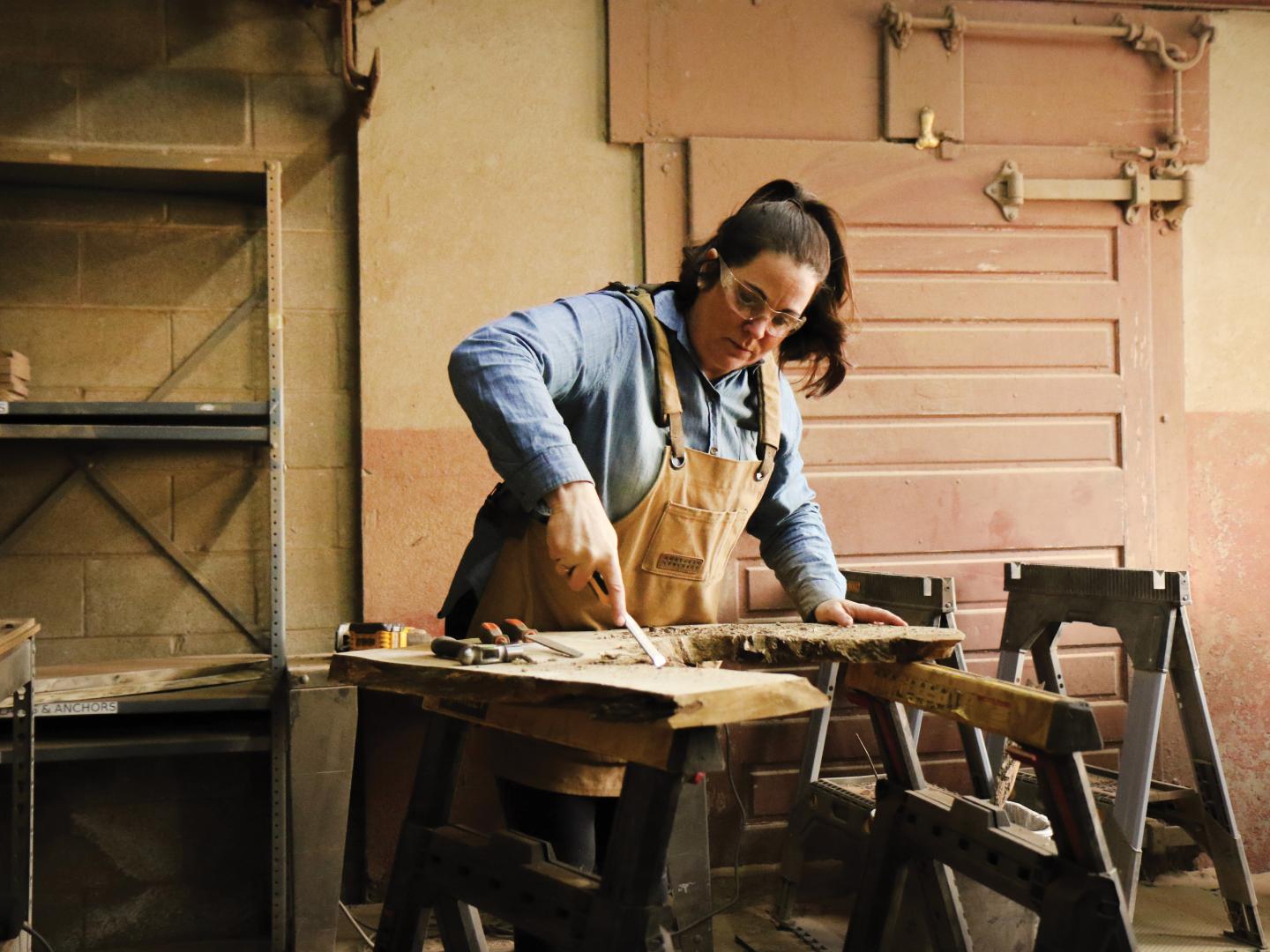 Un artesano trabajando durante el evento Have it Made Here en York, Pensilvania