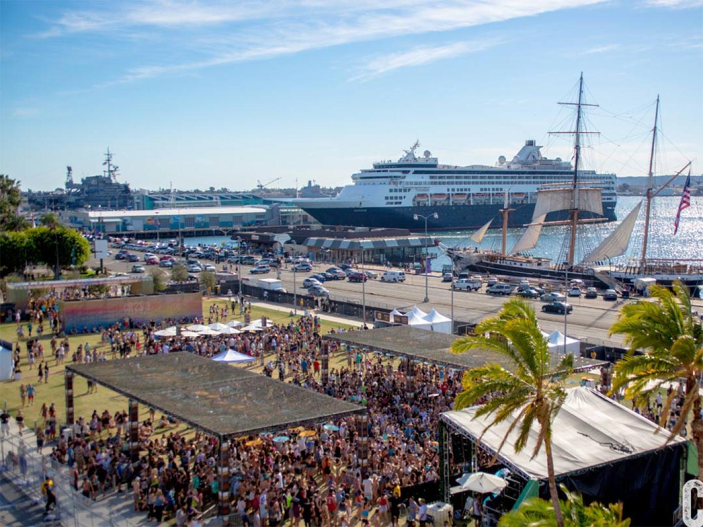 在圣地亚哥市中心畅享 Wonderfront 音乐艺术节