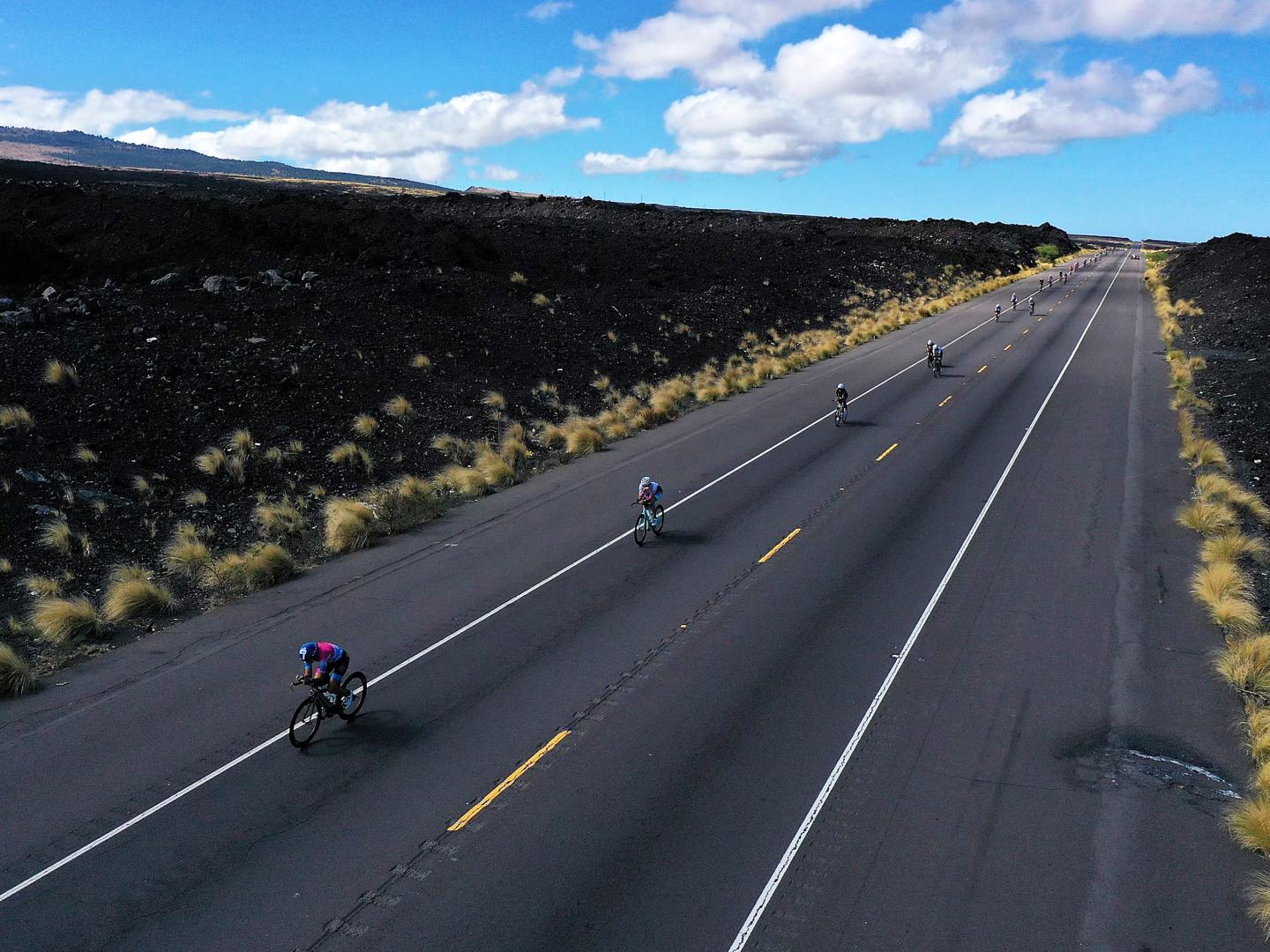 在夏威夷岛举办的铁人三项世界锦标赛是项年度铁人三项赛事