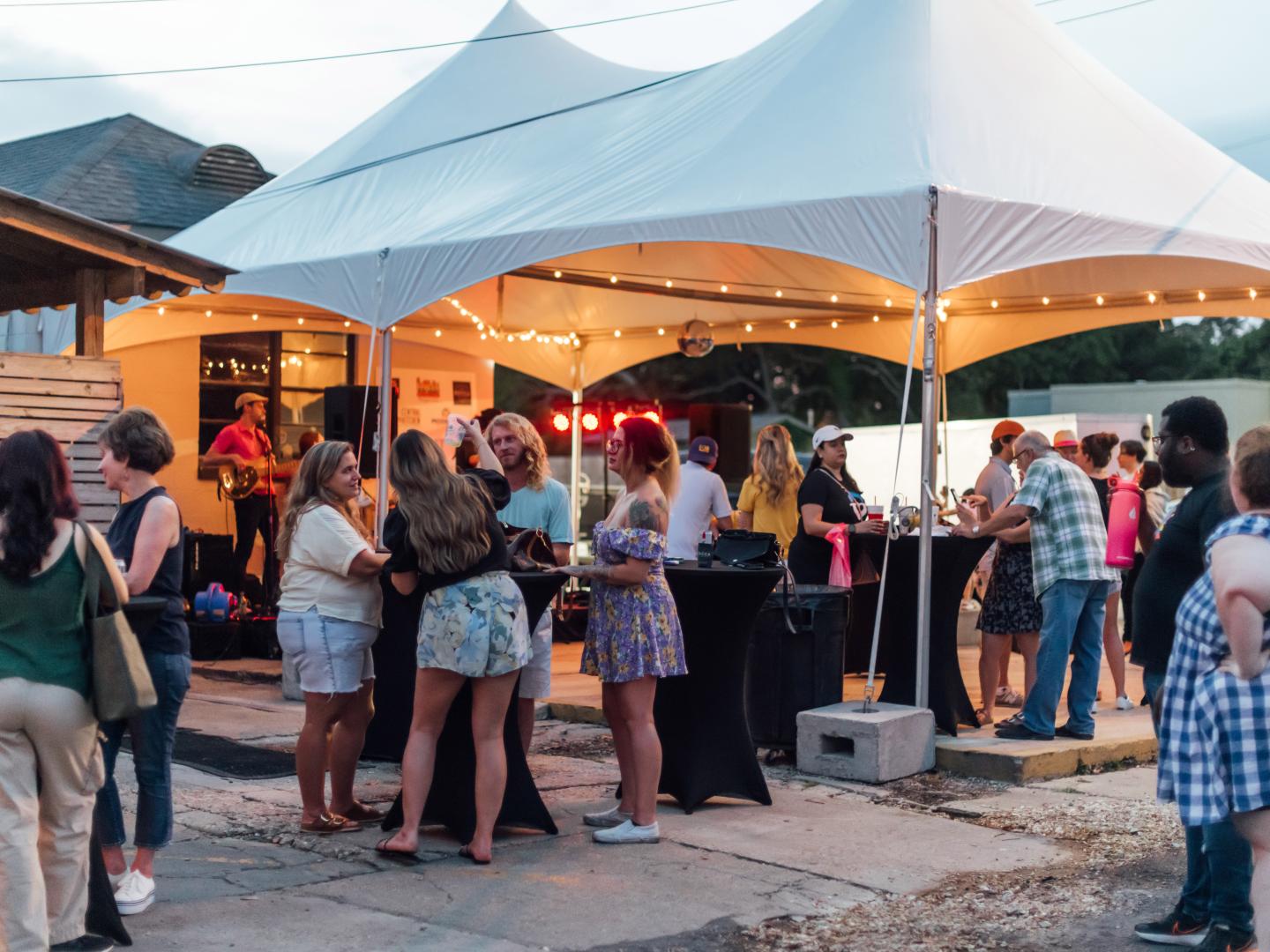 路易斯安那州巴吞鲁日的 White Light Night 艺术节