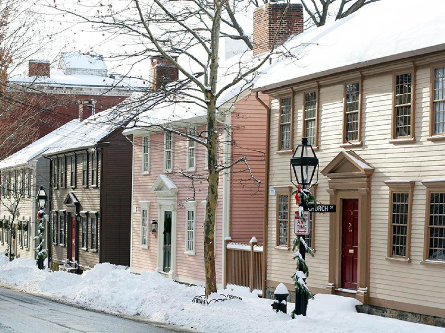 在罗德岛州普罗维登斯，通过贝尼飞街一英里历史游，探寻殖民时期的宅邸、博物馆和教堂