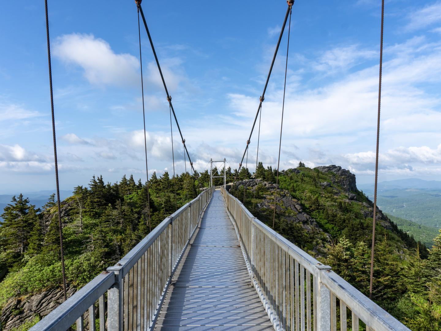 林维尔祖父山的高空一英里浮桥