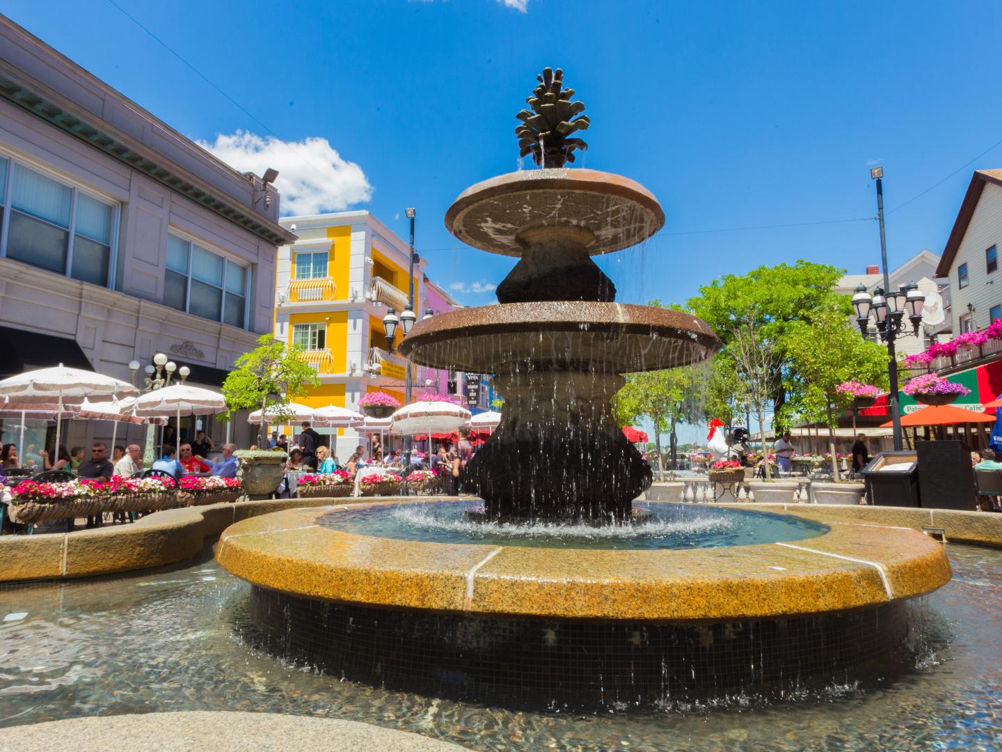 罗德岛州普罗维登斯联邦山街区的一个喷泉