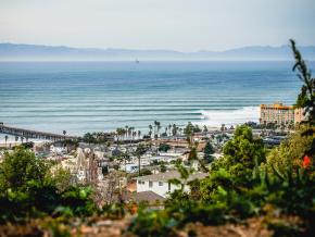 文图拉码头的美景和加利福尼亚街冲浪运动 文图拉码头的美景和加利福尼亚街冲浪运动