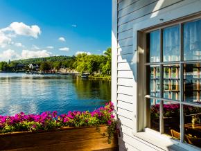 温尼珀索基湖上的蓝天 温尼珀索基湖上的蓝天