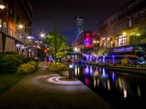 俄克拉荷马城市中心运河沿岸的布里克敦区