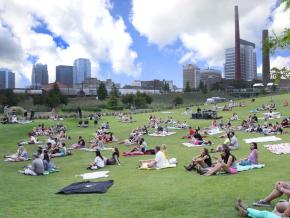 在铁路公园度过愉快的一天