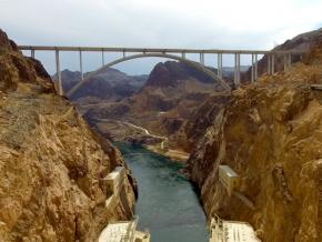 俯瞰内华达州拉斯维加斯城外的胡佛水坝 俯瞰内华达州拉斯维加斯城外的胡佛水坝