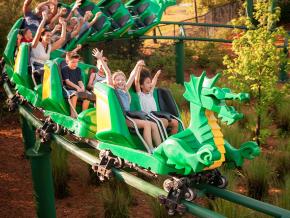 佛罗里达乐高乐园的巨龙过山车提供适合全家的刺激体验 佛罗里达乐高乐园的巨龙过山车提供适合全家的刺激体验