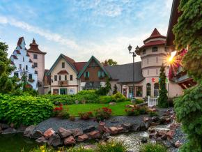 Frankenmuth River Place Shops 购物中心的德国主题店面 Frankenmuth River Place Shops 购物中心的德国主题店面