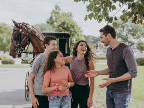 在宾夕法尼亚州的兰卡斯特来一场马车之旅,欣赏秀丽的乡间美景 在宾夕法尼亚州的兰卡斯特来一场马车之旅,欣赏秀丽的乡间美景