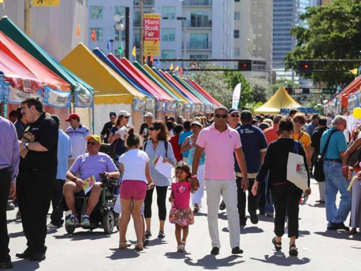 Miami Book Fair, um festival literário de oito dias no centro de Miami, Flórida