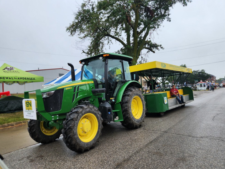 在密苏里州锡代利亚，密苏里州博览会上的拖拉机拉力赛