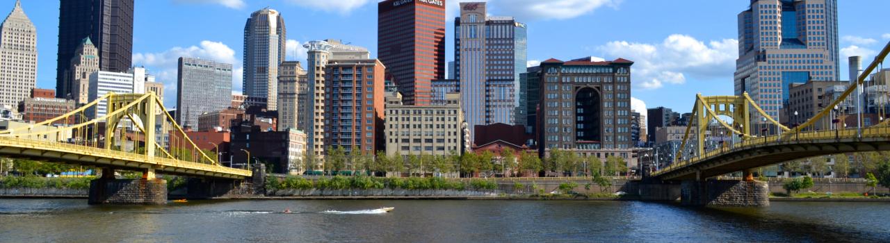 宾夕法尼亚州匹兹堡的天际线和桥梁