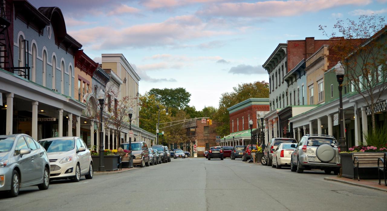 ニューヨーク州の歴史あるキングストンを訪問