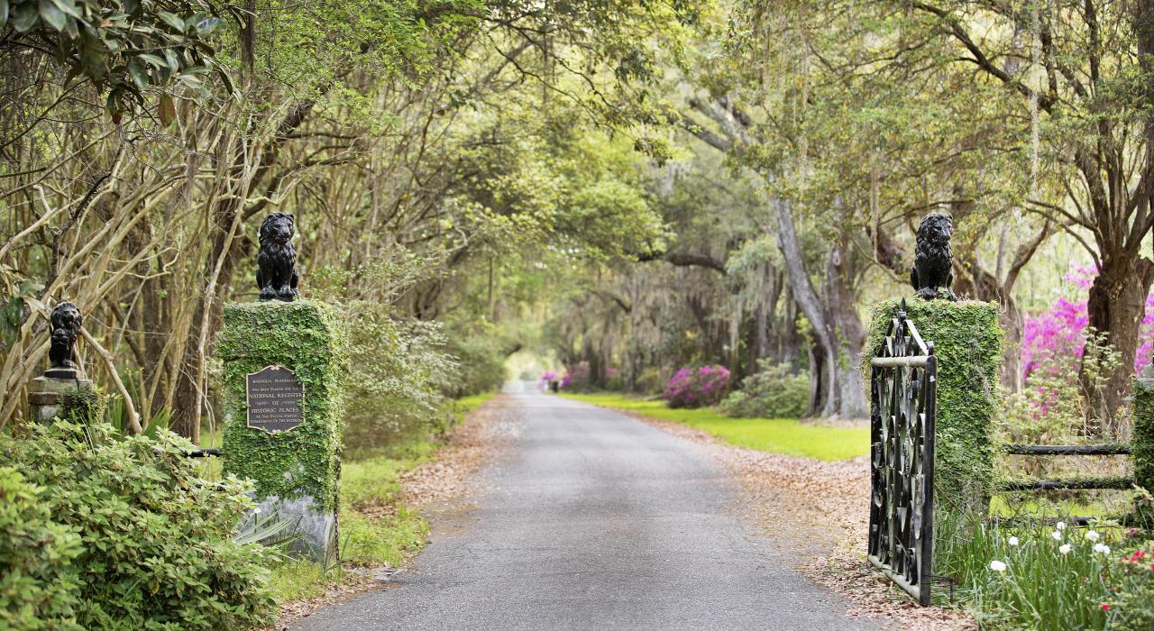 充满历史气息的木兰庄园大门