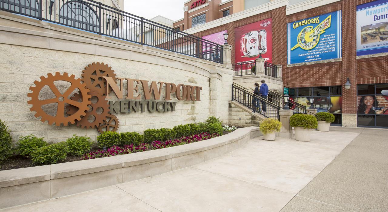 肯塔基州纽波特堤坝上的购物与美食