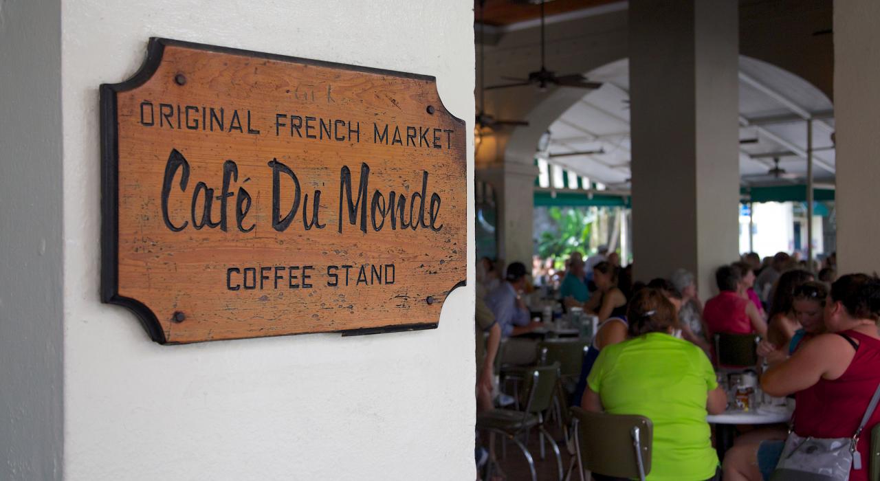 路易斯安那州新奥尔良建于 1862 年的杜梦咖啡馆入口