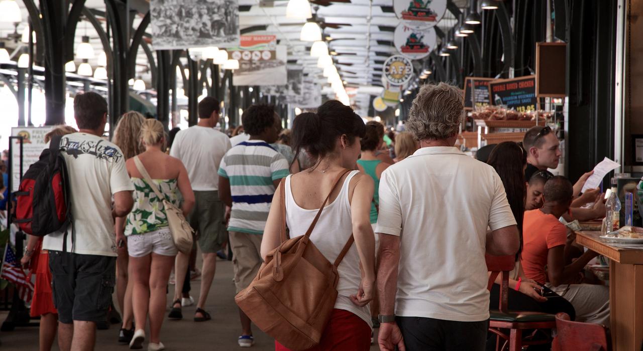 路易斯安那州新奥尔良法国市场区的购物体验