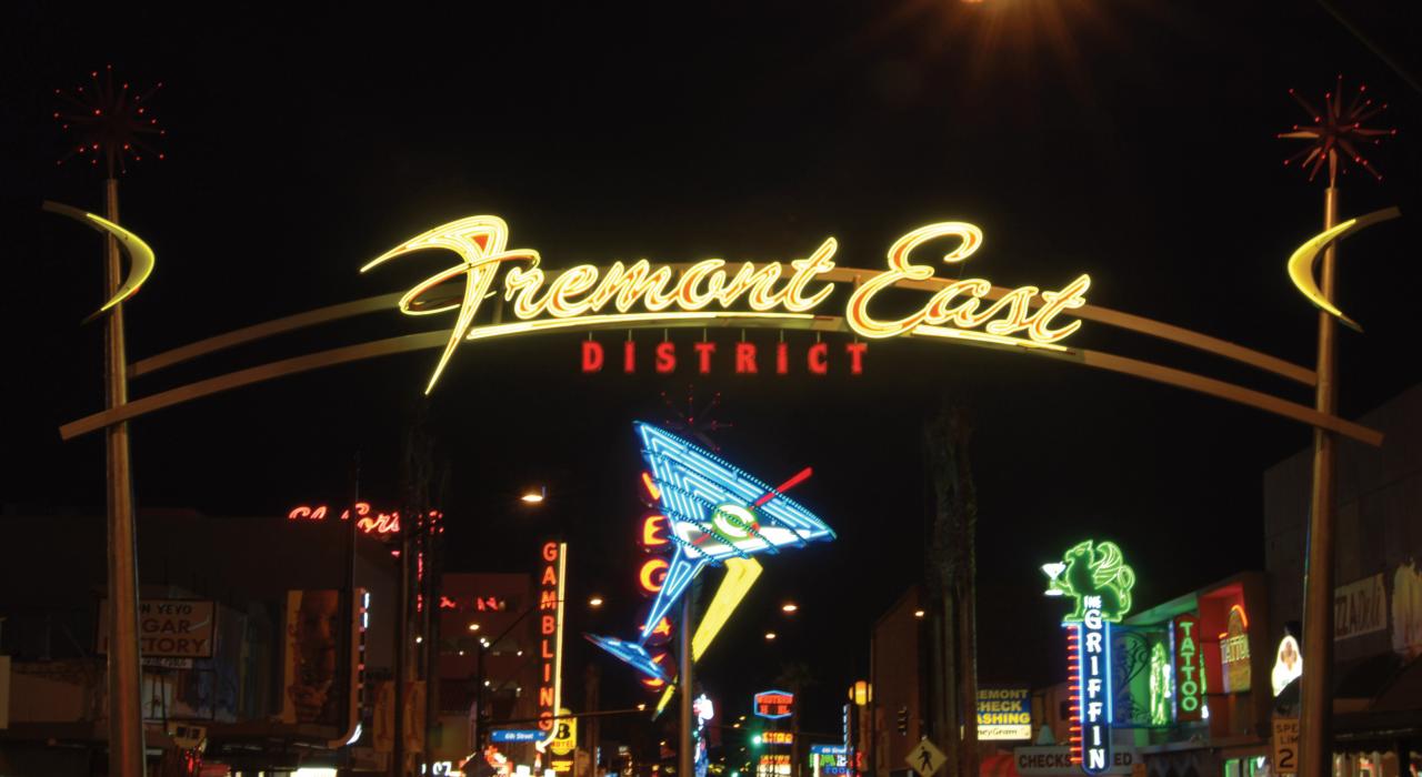 东弗里蒙特的绚烂霓虹灯