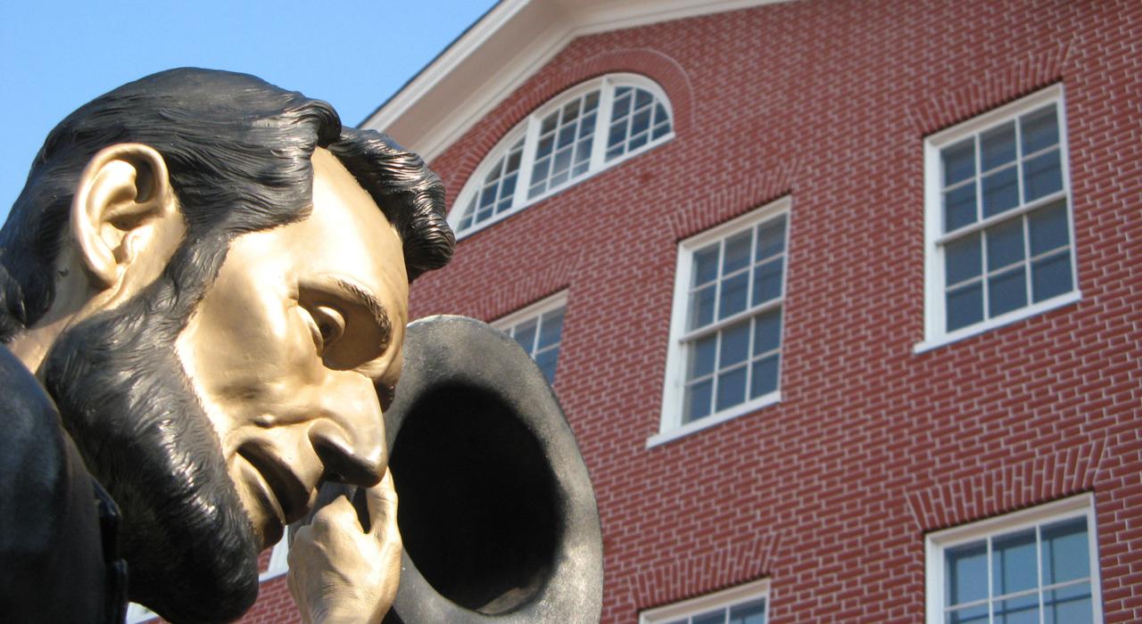 大卫·威尔斯故居中的亚伯拉罕·林肯雕像