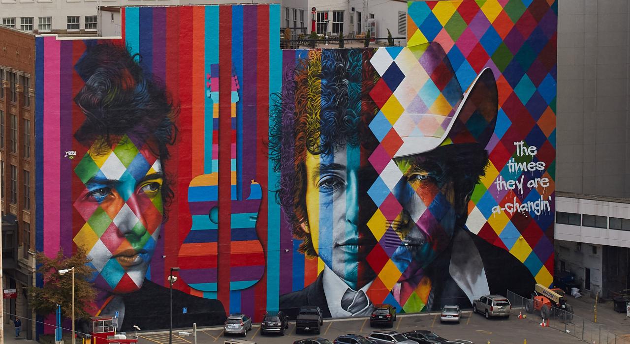 南五街和亨内平大道上歌星鲍勃·迪伦的壁画
