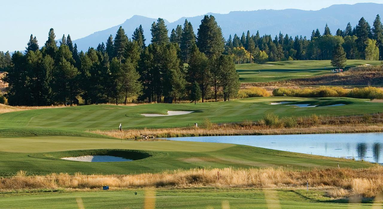 在博伊西的高尔夫球场打球的同时欣赏壮观景色