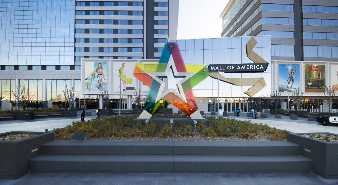 布鲁明顿的美国商城，一座“城中之城”