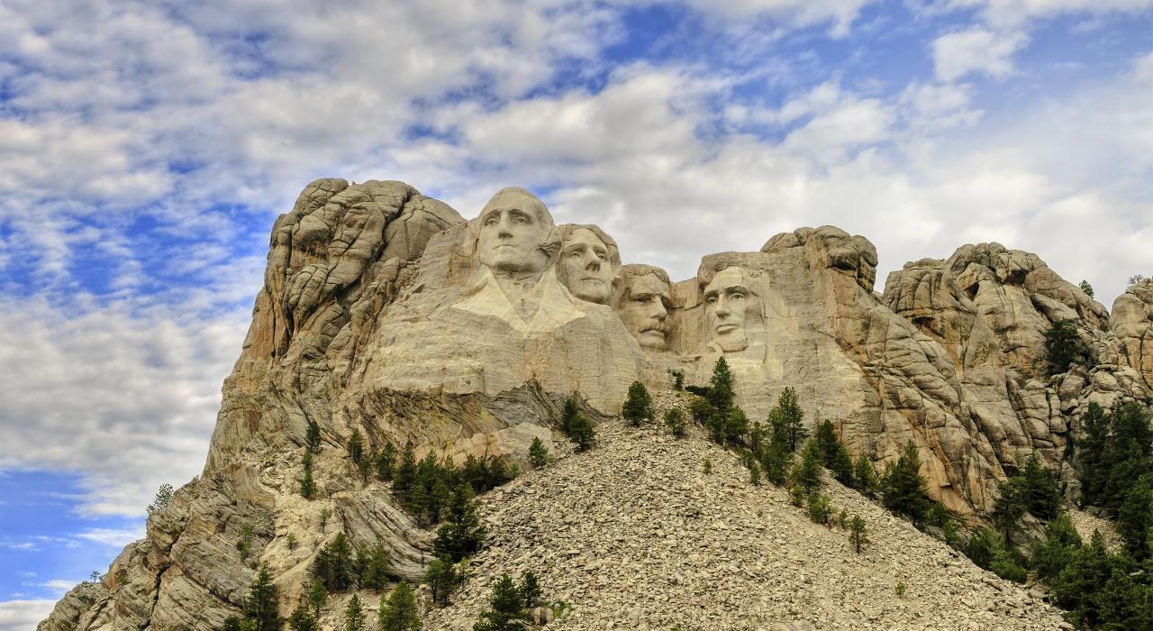 拉什莫尔山，花岗岩雕刻出四位美国总统的面容