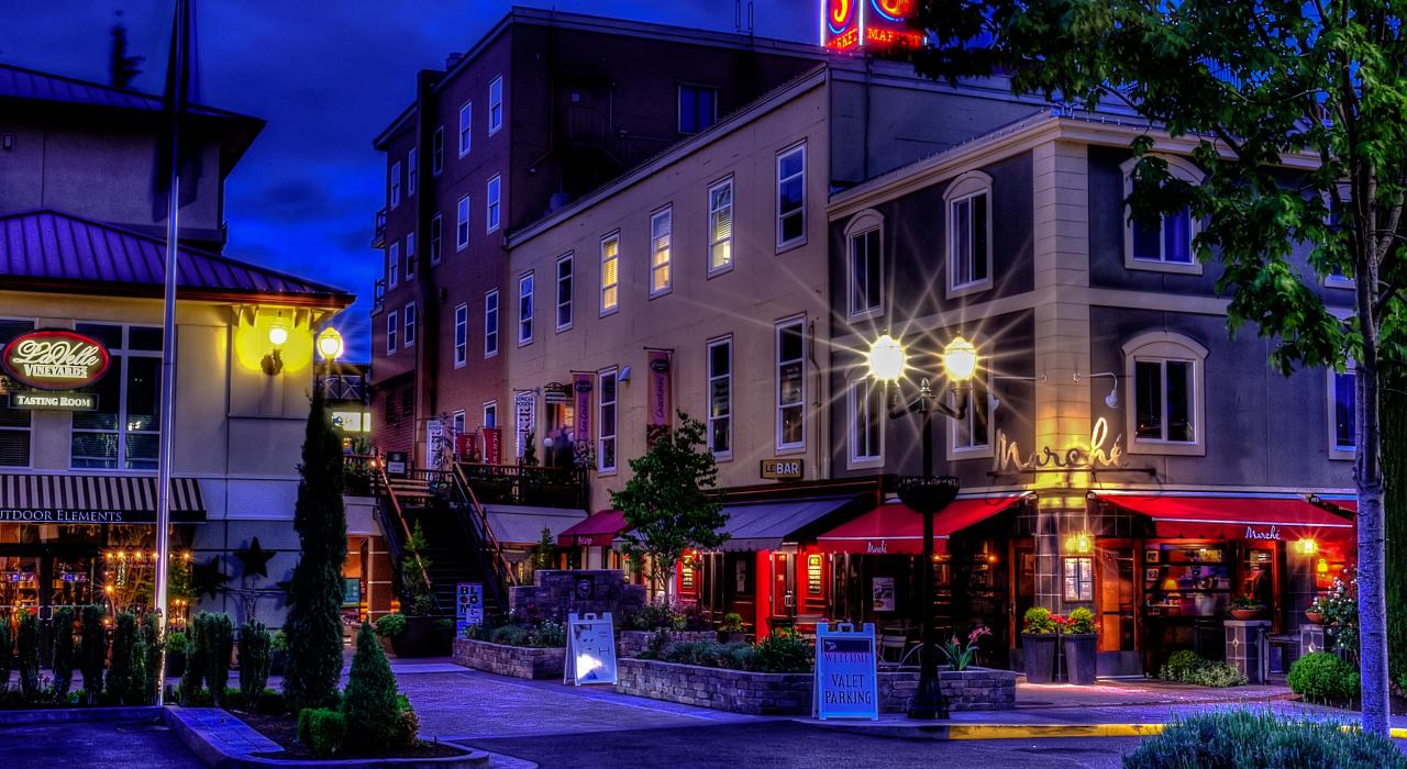 市中心第五街公共市场的美丽夜景