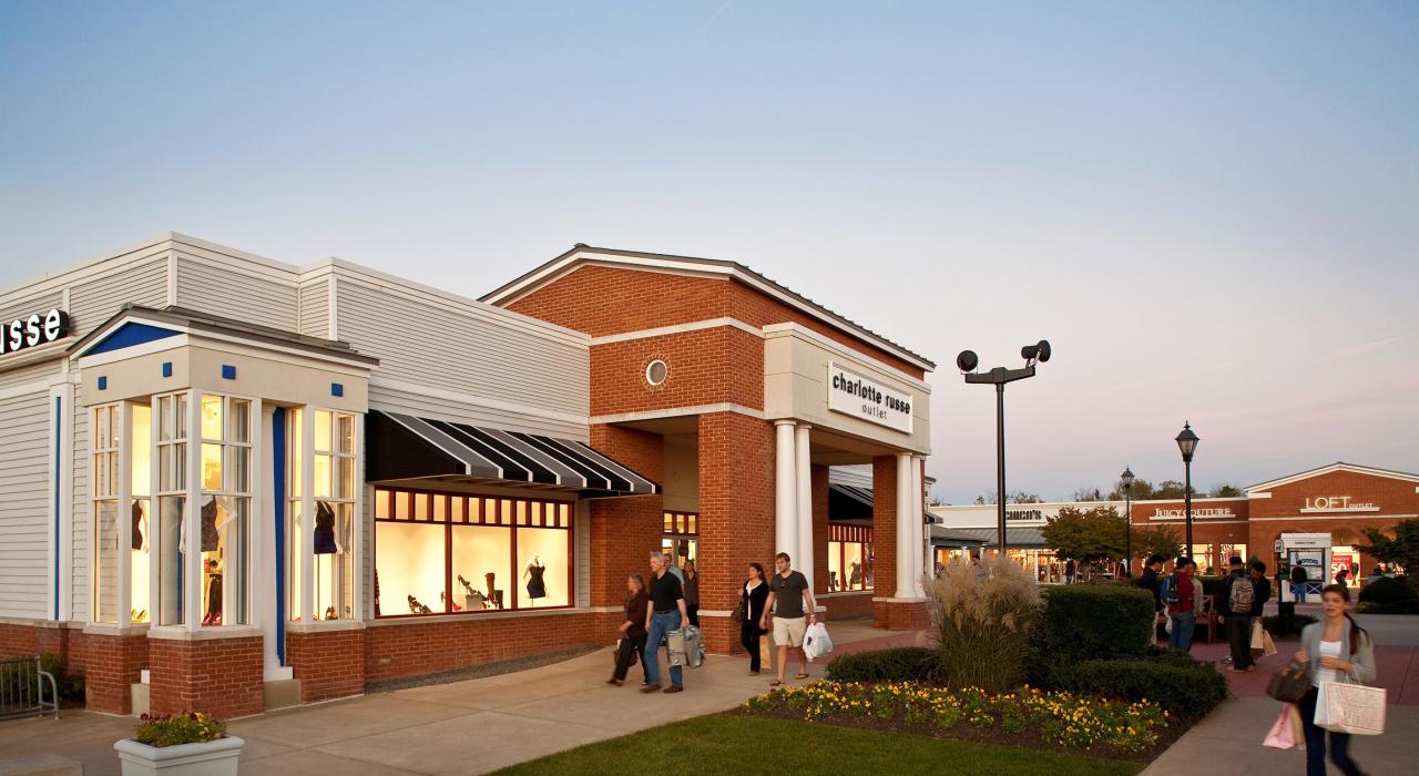 Shopping at Leesburg Corner Premium Outlets