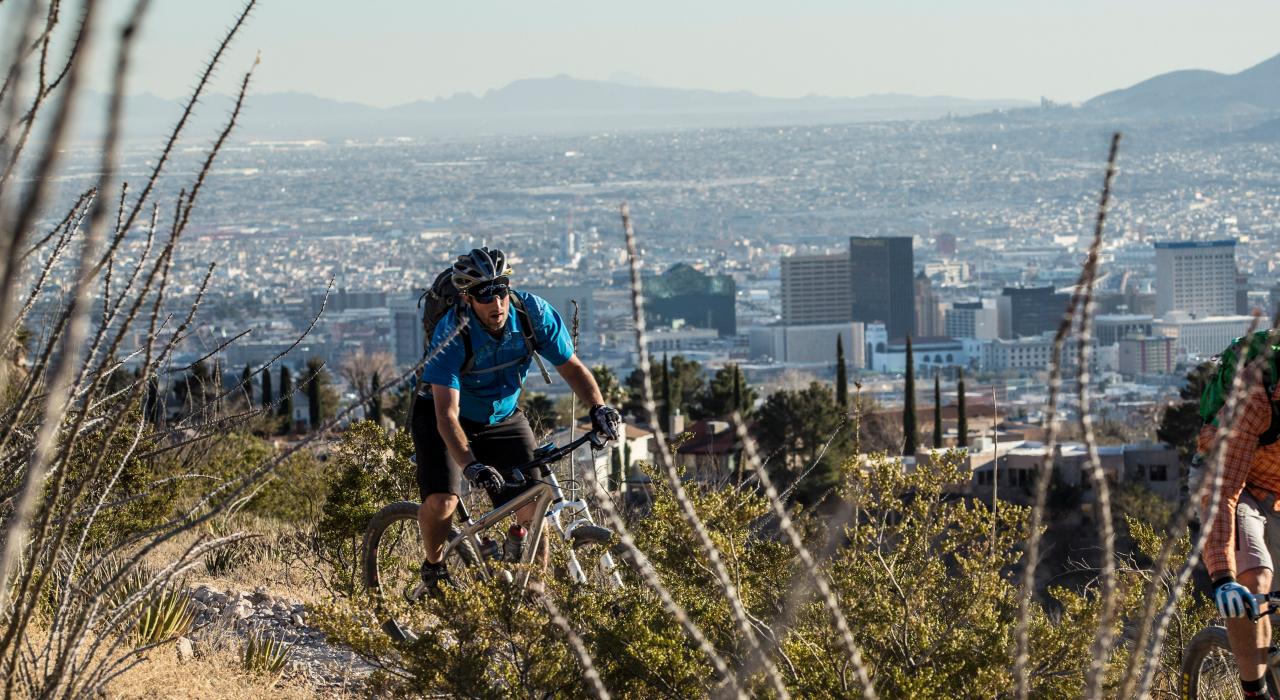 前往离市中心仅五分钟路程的富兰克林山体验骑行乐趣