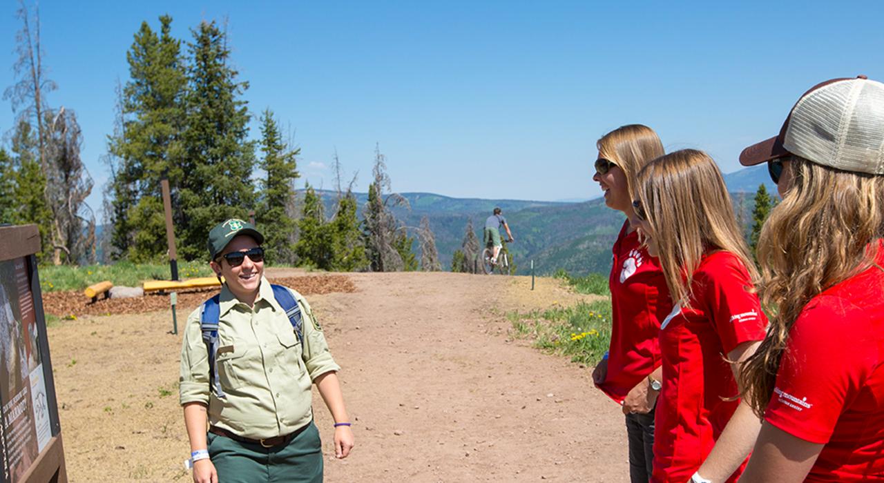 科罗拉多州韦尔山的动物能力教育展