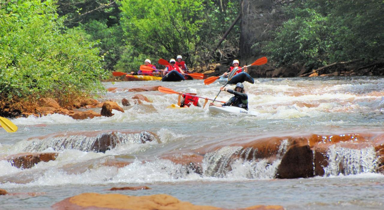 在宾夕法尼亚州乘独木舟顺流而下